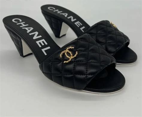 sandali chanel colore nero|Scarpe Chanel primavera estate 2022: foto e prezzi .